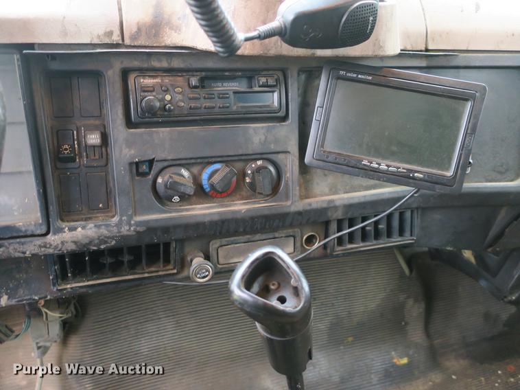 image for item DB8786 1999 International 4700 seal coat truck