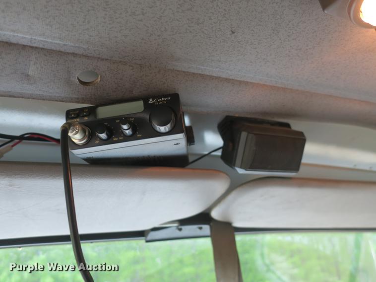 image for item DB8786 1999 International 4700 seal coat truck