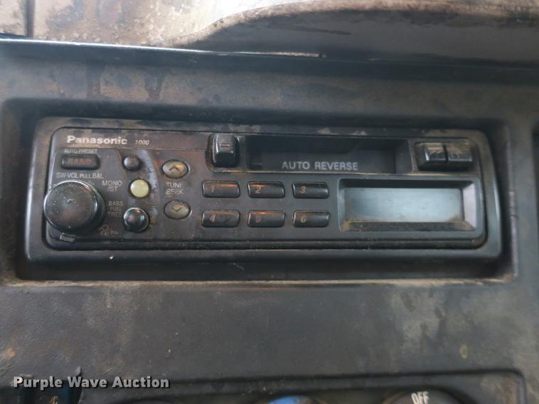 image for item DB8786 1999 International 4700 seal coat truck