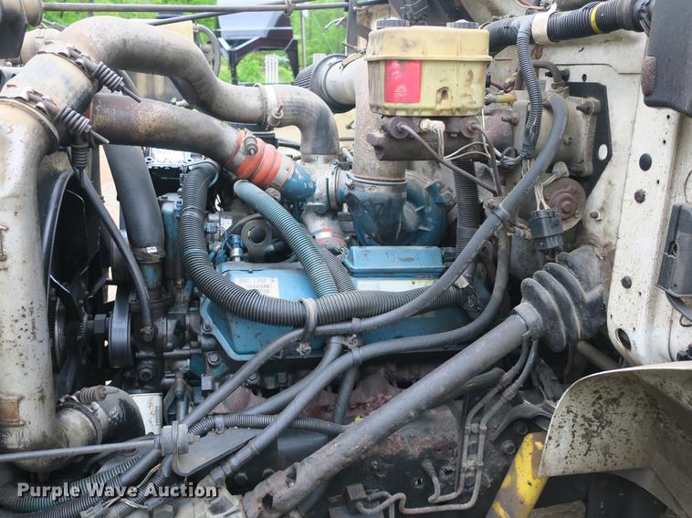 image for item DB8786 1999 International 4700 seal coat truck