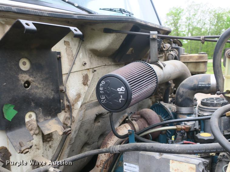 image for item DB8786 1999 International 4700 seal coat truck