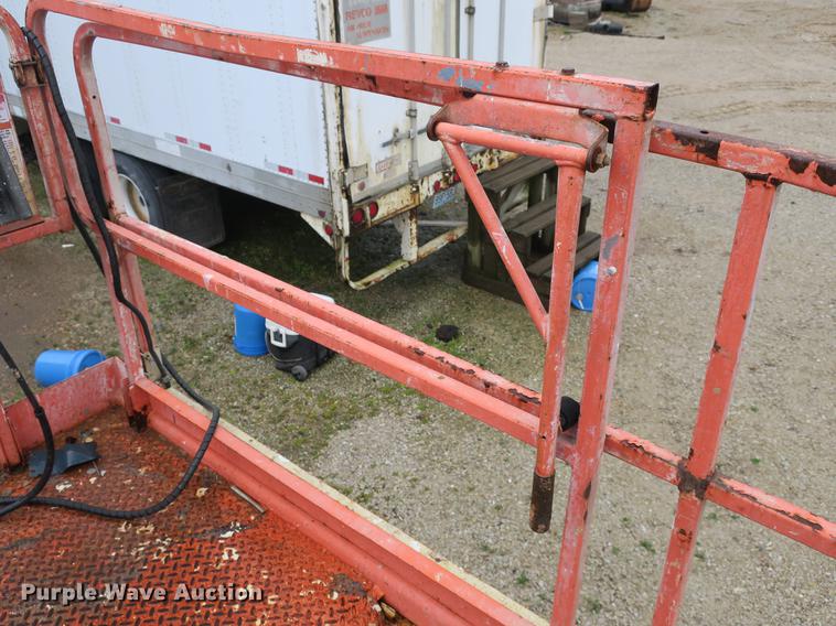 image for item DB8796 JLG 400CRT scissor lift