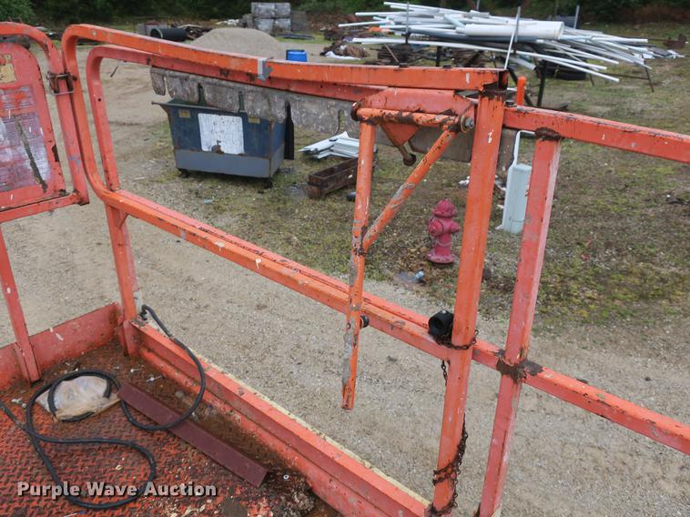image for item DB8797 JLG 400CRT scissor lift