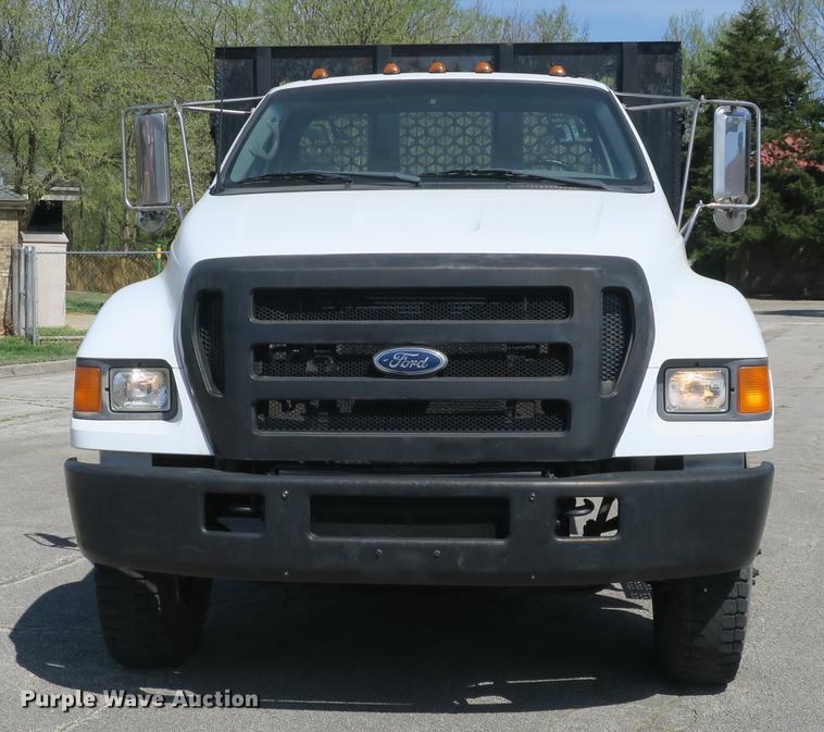 image for item DB8809 2004 Ford F650 flatbed truck