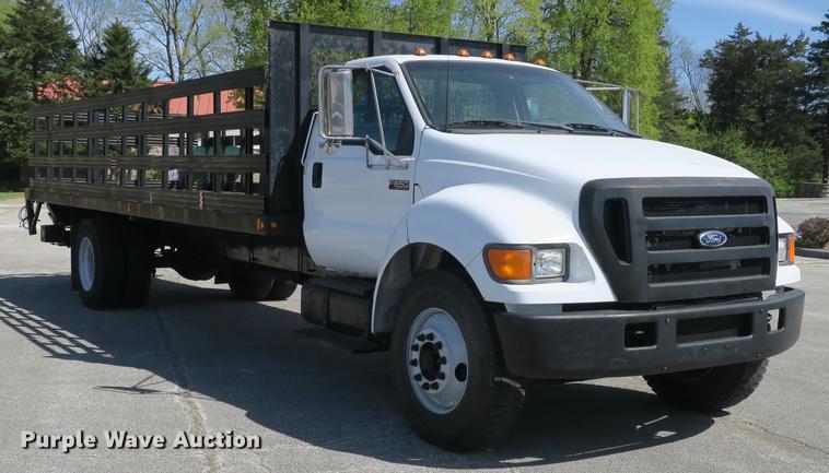 image for item DB8809 2004 Ford F650 flatbed truck