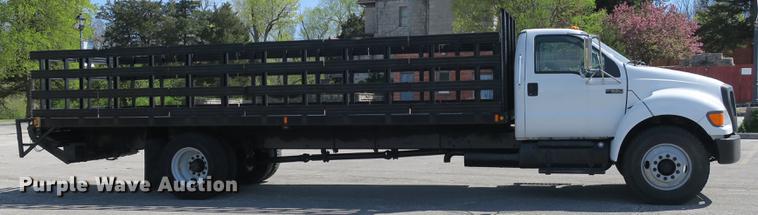 image for item DB8809 2004 Ford F650 flatbed truck