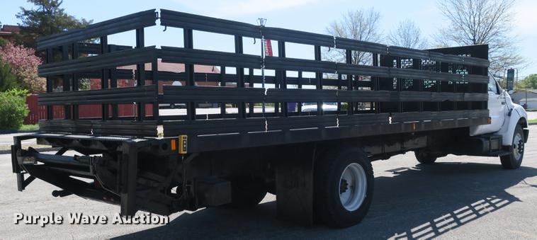 image for item DB8809 2004 Ford F650 flatbed truck