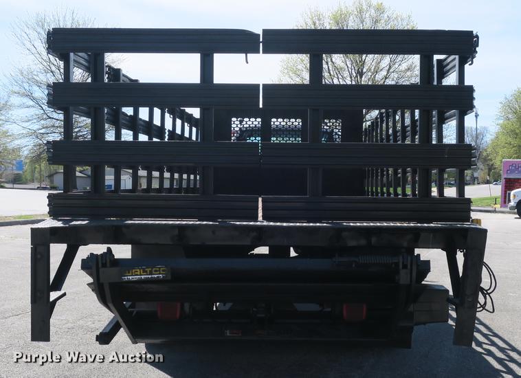 image for item DB8809 2004 Ford F650 flatbed truck