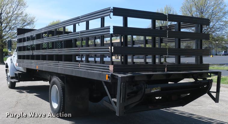 image for item DB8809 2004 Ford F650 flatbed truck