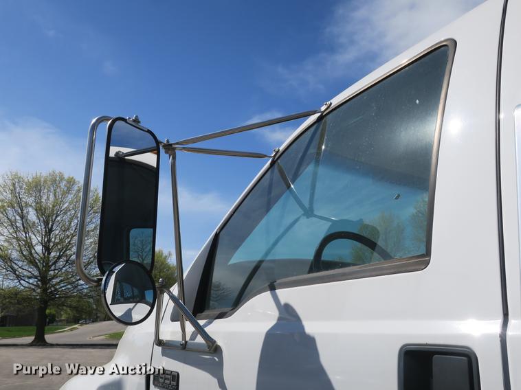 image for item DB8809 2004 Ford F650 flatbed truck