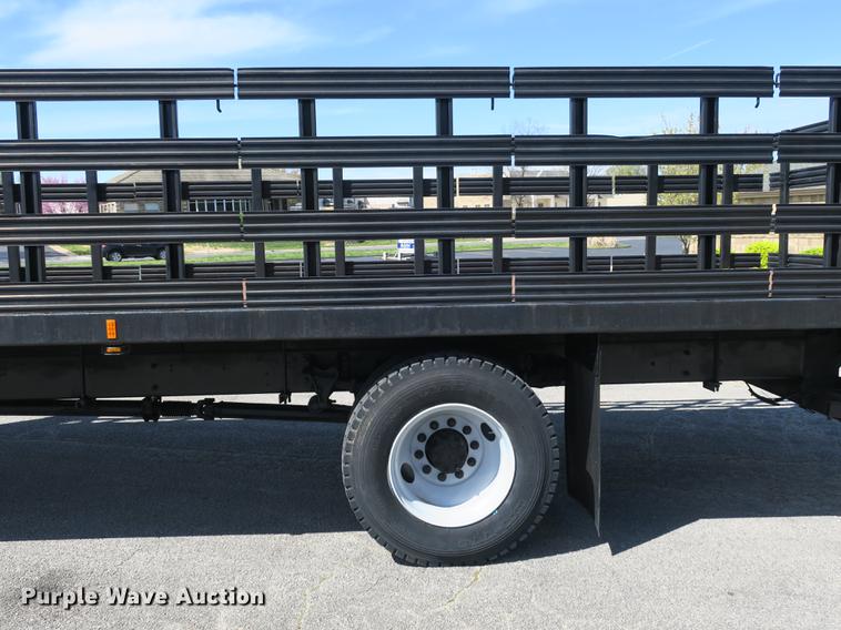 image for item DB8809 2004 Ford F650 flatbed truck