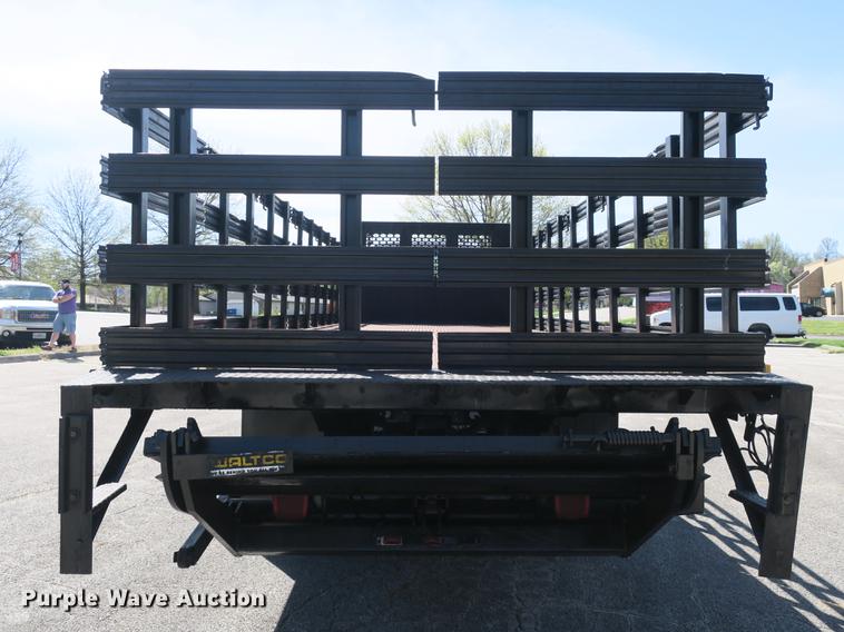 image for item DB8809 2004 Ford F650 flatbed truck