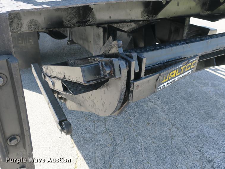 image for item DB8809 2004 Ford F650 flatbed truck