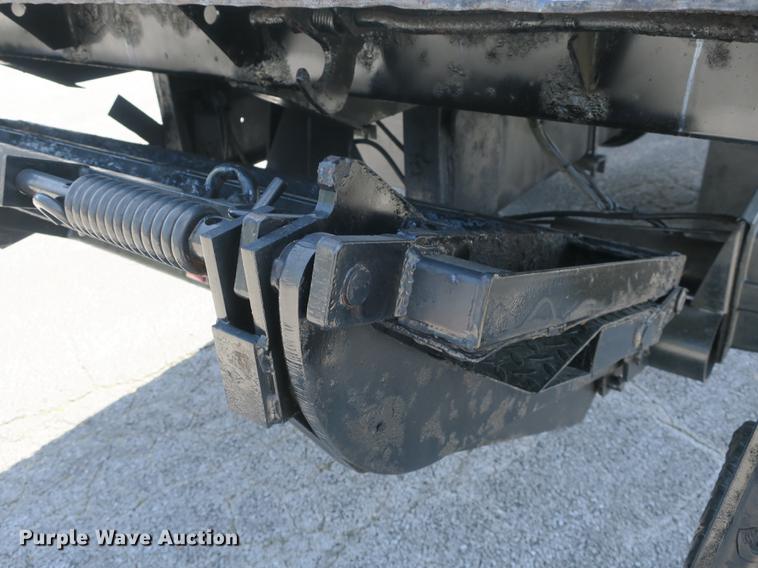 image for item DB8809 2004 Ford F650 flatbed truck