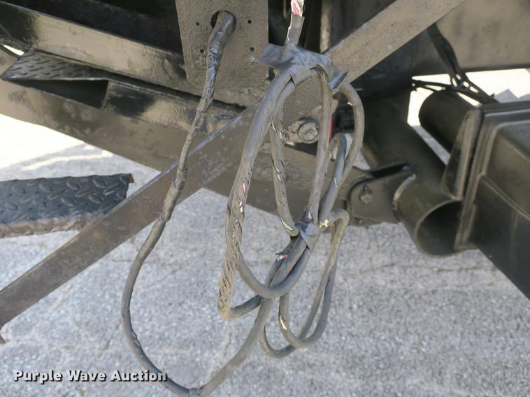 image for item DB8809 2004 Ford F650 flatbed truck