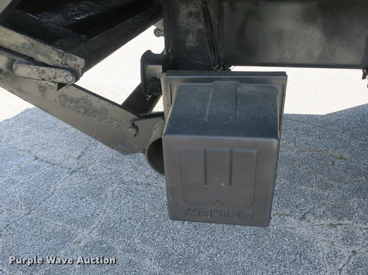 image for item DB8809 2004 Ford F650 flatbed truck