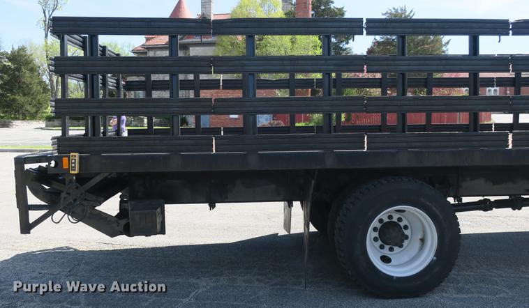image for item DB8809 2004 Ford F650 flatbed truck