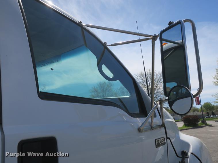 image for item DB8809 2004 Ford F650 flatbed truck