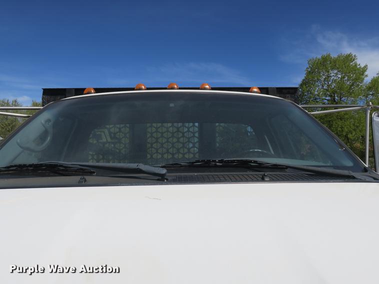 image for item DB8809 2004 Ford F650 flatbed truck