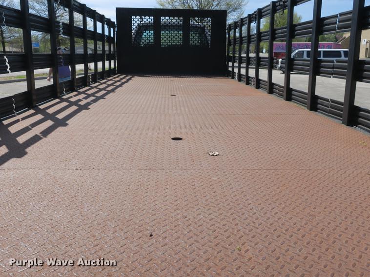 image for item DB8809 2004 Ford F650 flatbed truck