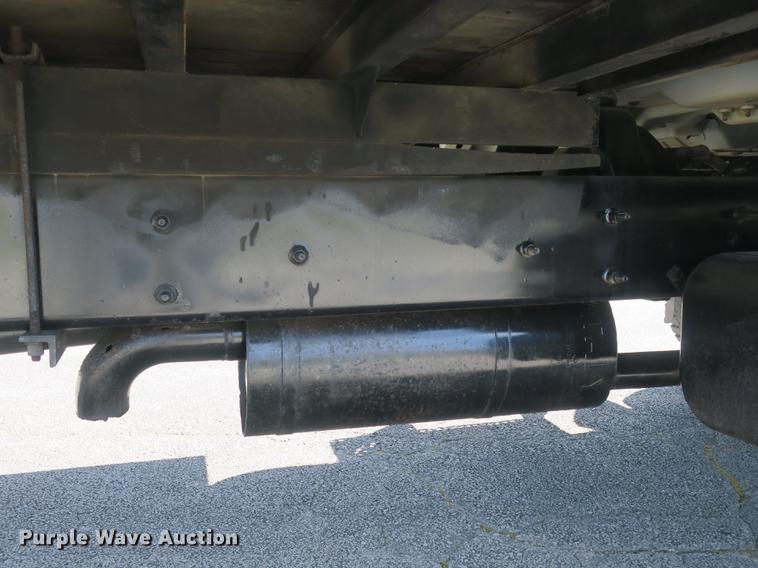 image for item DB8809 2004 Ford F650 flatbed truck
