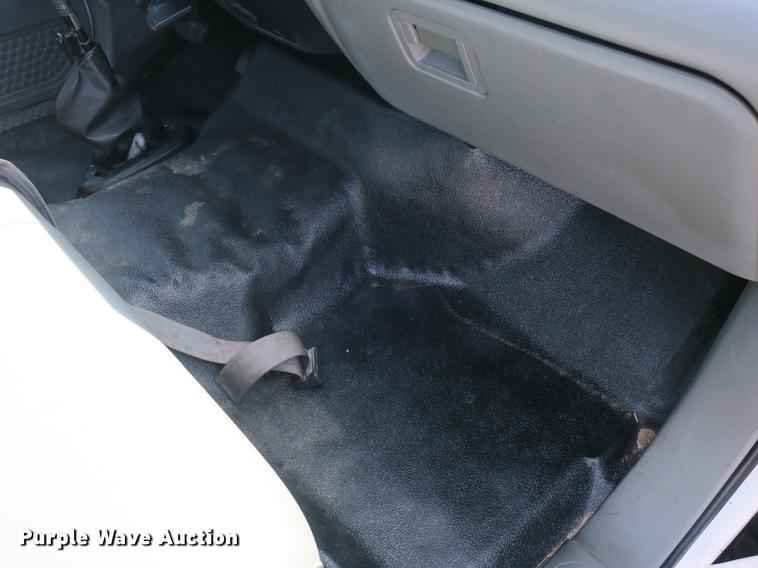 image for item DB8809 2004 Ford F650 flatbed truck