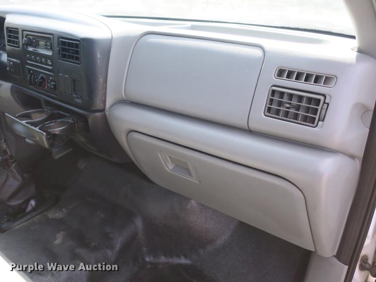 image for item DB8809 2004 Ford F650 flatbed truck