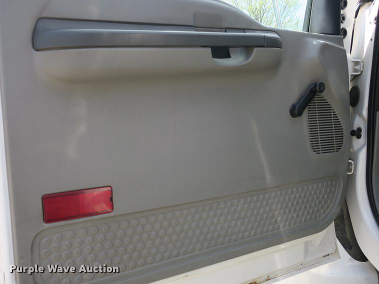 image for item DB8809 2004 Ford F650 flatbed truck