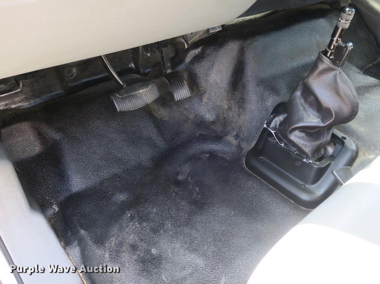 image for item DB8809 2004 Ford F650 flatbed truck