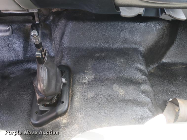 image for item DB8809 2004 Ford F650 flatbed truck