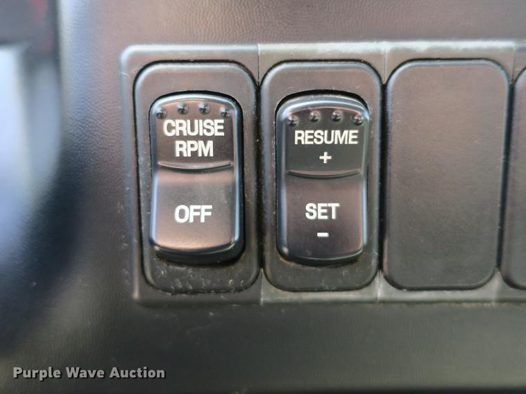 image for item DB8809 2004 Ford F650 flatbed truck