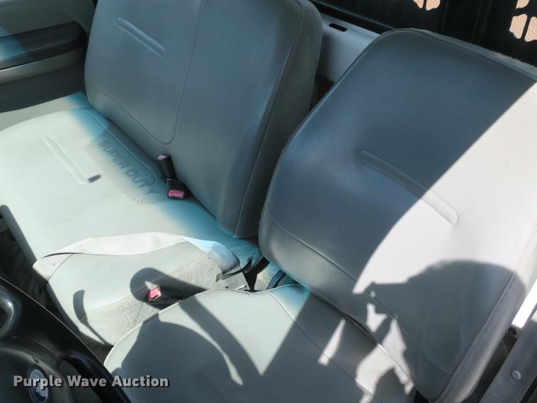 image for item DB8809 2004 Ford F650 flatbed truck