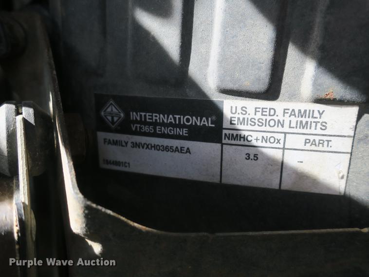 image for item DB8809 2004 Ford F650 flatbed truck