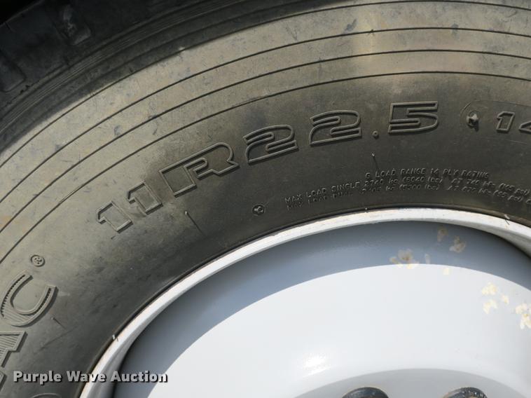 image for item DB8809 2004 Ford F650 flatbed truck