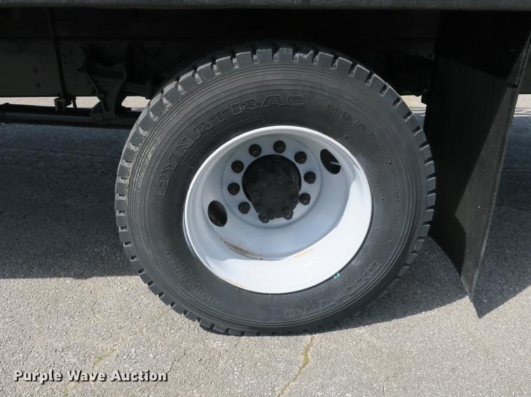 image for item DB8809 2004 Ford F650 flatbed truck