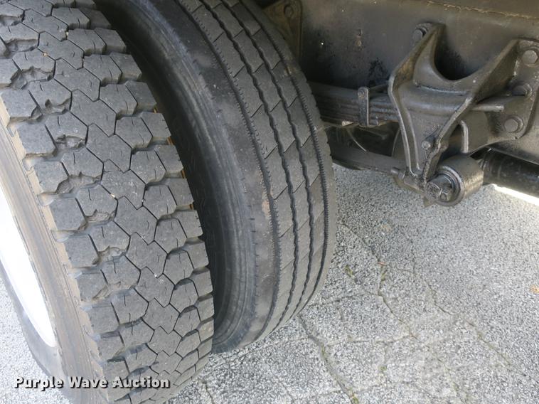 image for item DB8809 2004 Ford F650 flatbed truck