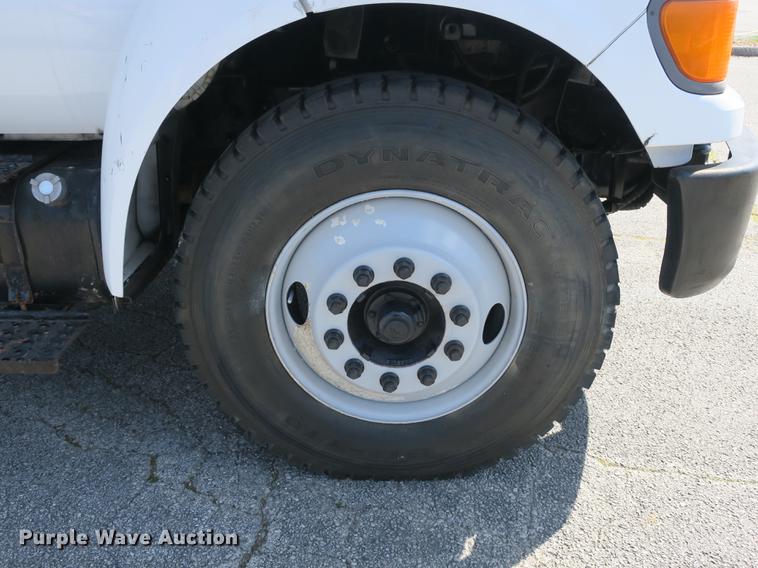 image for item DB8809 2004 Ford F650 flatbed truck