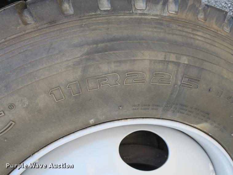 image for item DB8809 2004 Ford F650 flatbed truck