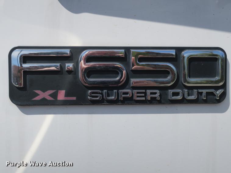 image for item DB8809 2004 Ford F650 flatbed truck