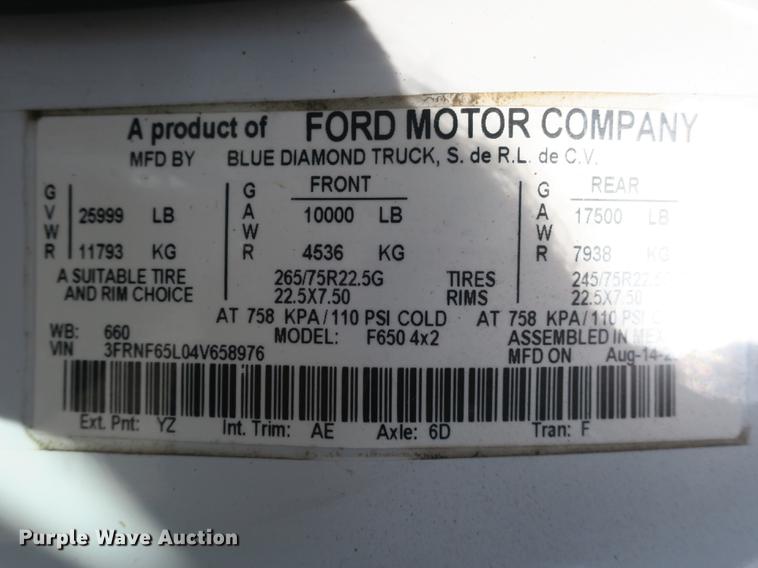 image for item DB8809 2004 Ford F650 flatbed truck