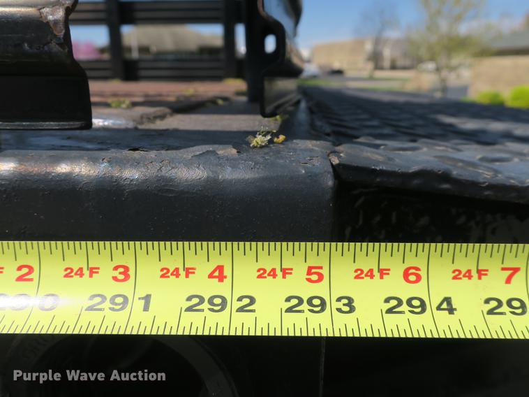 image for item DB8809 2004 Ford F650 flatbed truck