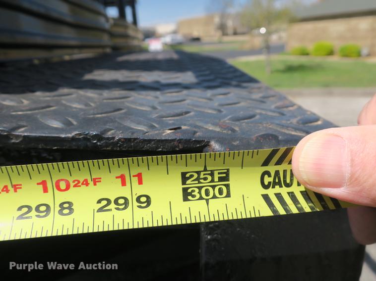 image for item DB8809 2004 Ford F650 flatbed truck