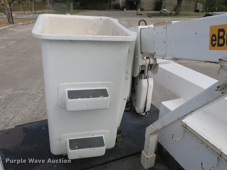 image for item DB8810 2011 Ford F550 bucket truck