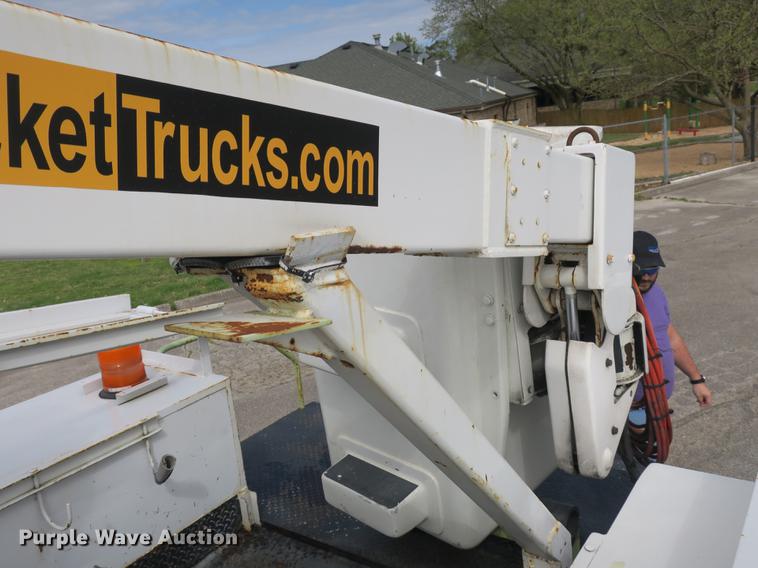 image for item DB8810 2011 Ford F550 bucket truck