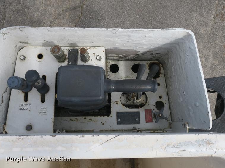 image for item DB8810 2011 Ford F550 bucket truck