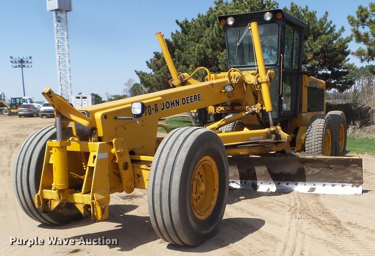 image for item DC1249 1981 John Deere 770A motor grader