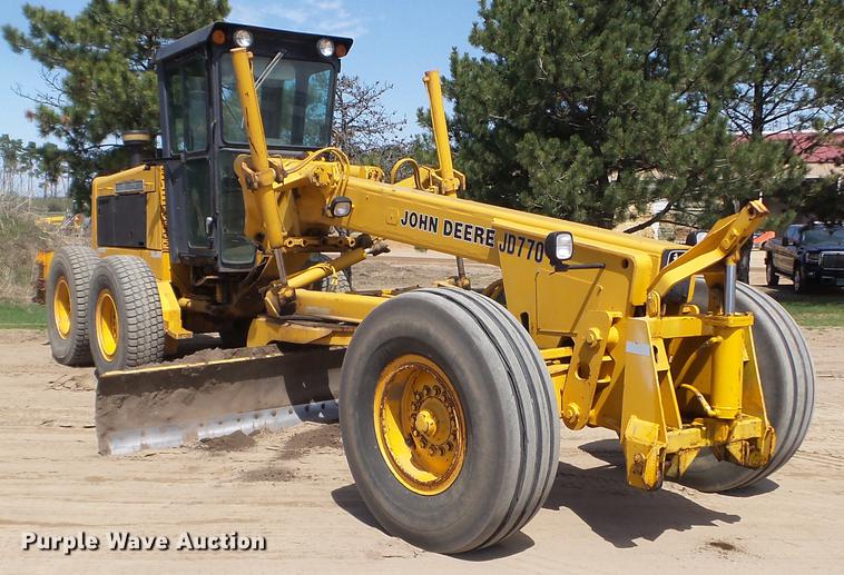 image for item DC1249 1981 John Deere 770A motor grader