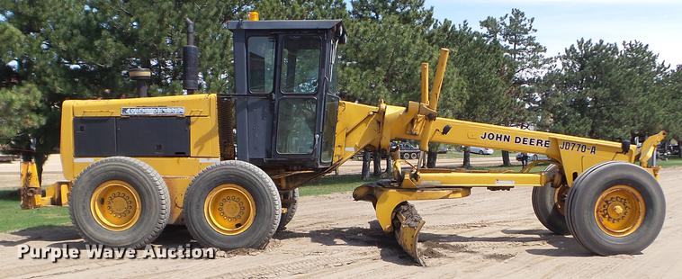 image for item DC1249 1981 John Deere 770A motor grader