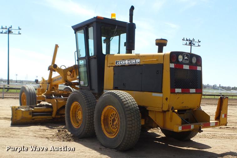 image for item DC1249 1981 John Deere 770A motor grader