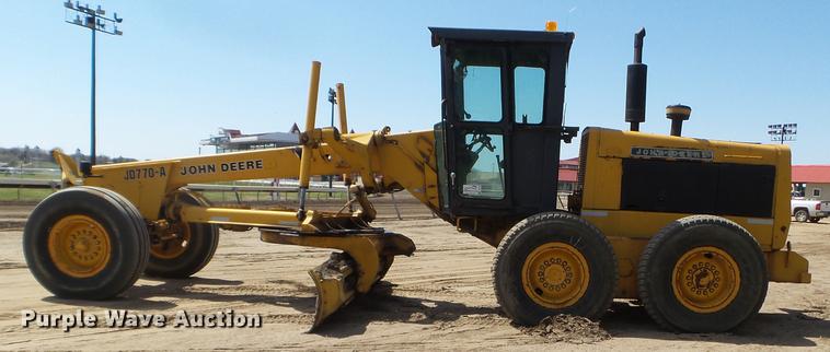 image for item DC1249 1981 John Deere 770A motor grader